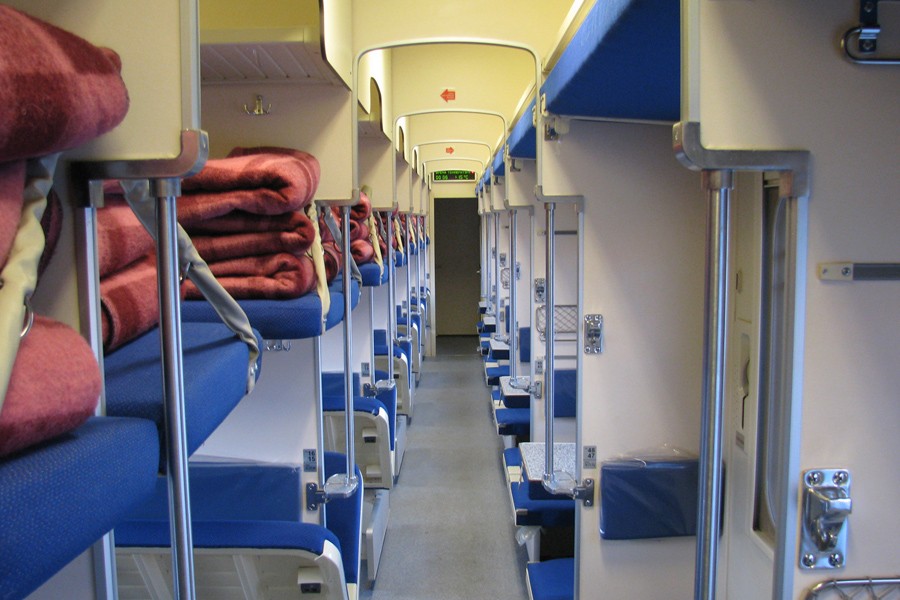 Фирменный пассажирский поезд "Лотос"